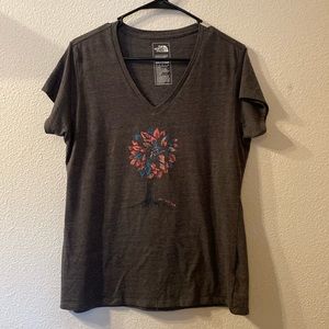 The North Face graphic vneck shirt size large